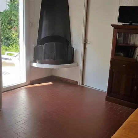 Proche Commerces, Spacieux Pavillon T3 Climatise Avec Jardin - 6vg490