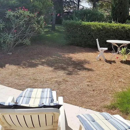 Proche Commerces, Spacieux Pavillon T3 Climatise Avec Jardin - 6vg490 *